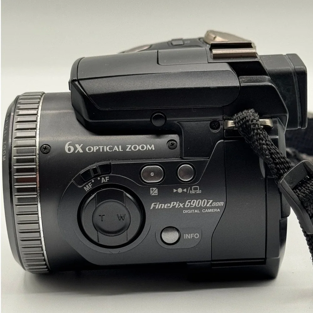 Fujifilm FinePix 6900Z Digital Camera 6x Optical Zoom Super CCD Black W/ Battery